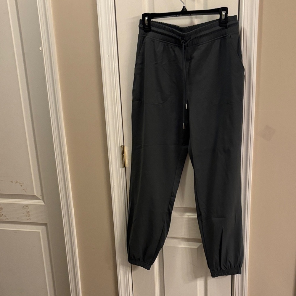 NWOT Sage women’s green Jogger Pants size small